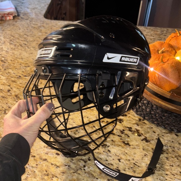 Bauer Black Hockey Helmet with Face Cage - Picture 2 of 12